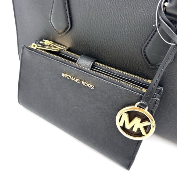 Michael Kors Sheila Medium Center Zip Satchel
Bag & Large Double Zip Wallet - Picture 3 of 16